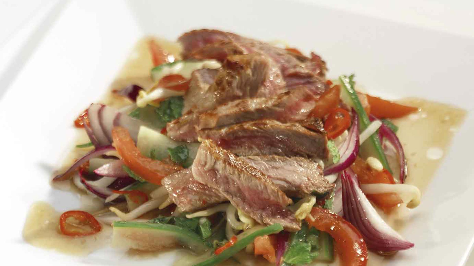 Insalata di manzo alla thailandese